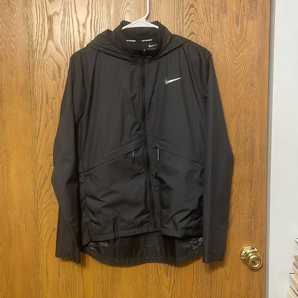 Nike Women's Essential Hooded Running Jacket Black Size Medium